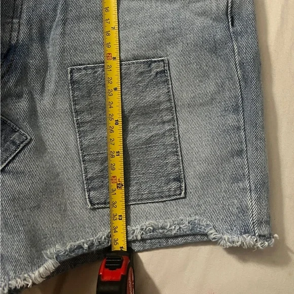We the Free patch jean short with raw hem button fly size 25 - Picture 8 of 8